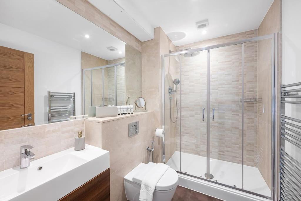 New 3bed In Knightsbridge Apartment London